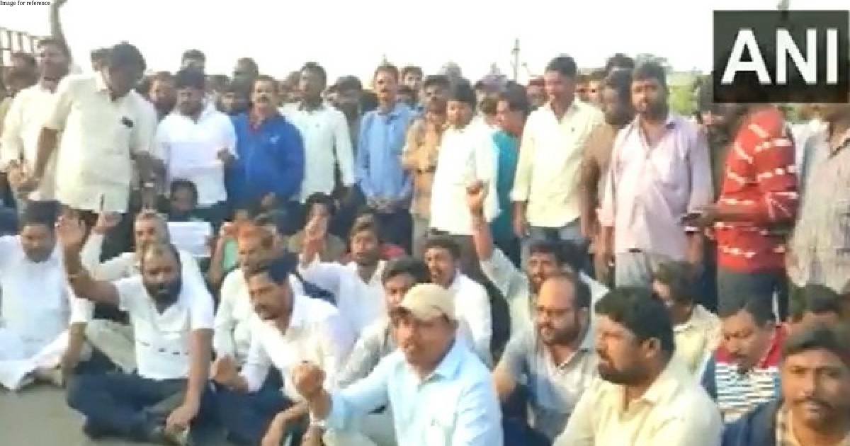 Telangana: BRS cadres protest against YSRTP chief Sharmila for 